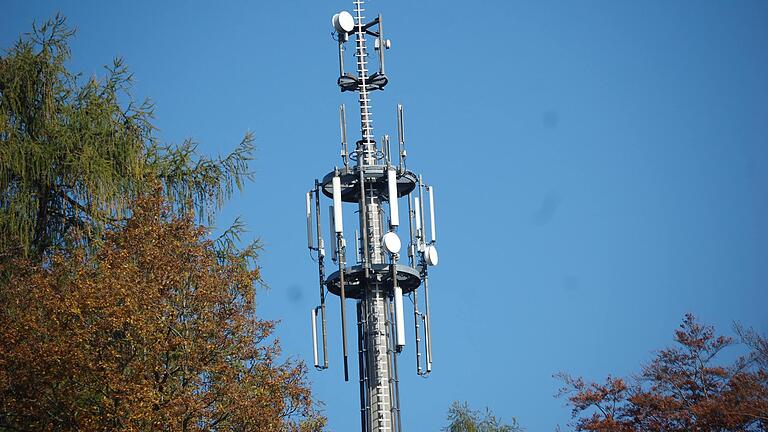 Vier neue Mobilfunkanlagen haben Kommunen im Landkreis beim Wettbewerb 'Wir-jagen-Funklöcher' der Telekom gewonnen. Vier neue Mobilfunkanlagen haben Kommunen im Landkreis beim Wettbewerb 'Wir-jagen-Funklöcher' der Telekom gewonnen.