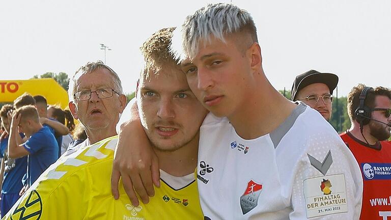 Die Enttäuschung über die Niederlage im Toto-Pokal-Finale beim FV Illertissen steht Lukas Wenzel (links) und Andre Rumpel vom TSV Aubstadt ins Gesicht geschrieben. Die Enttäuschung über die Niederlage im Toto-Pokal-Finale beim FV Illertissen steht Lukas Wenzel (links) und Andre Rumpel vom TSV Aubstadt ins Gesicht geschrieben.