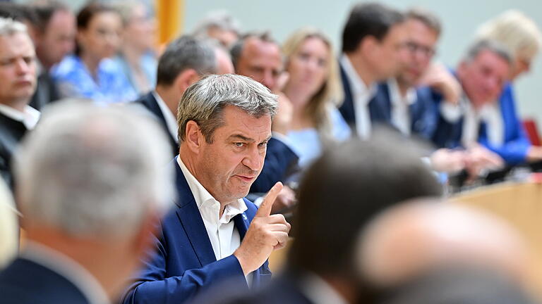 0003765732.jpg       -  In einer jüngsten Umfrage kommt Markus Söder und die CSU nur noch auf 39 Prozent.