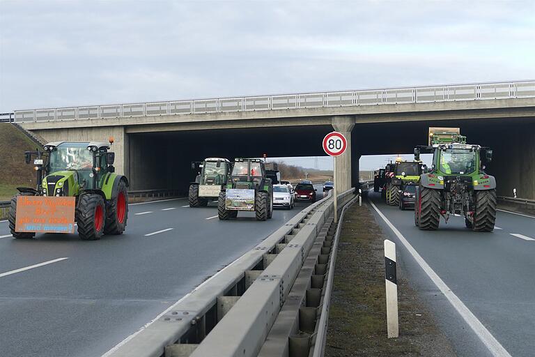 An den Zufahrten zur A3 in Biebelried ging in beiden Richtungen zeitweise nichts mehr. An den Zufahrten zur A3 in Biebelried ging in beiden Richtungen zeitweise nichts mehr.