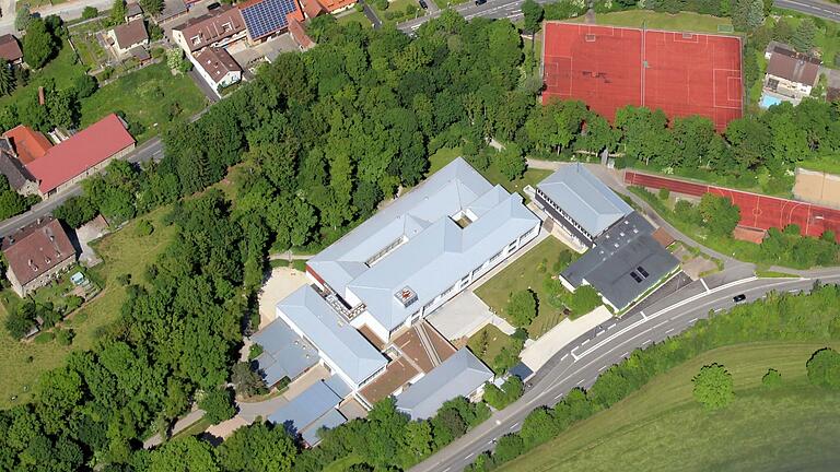 Das Gymnasium Marktbreit aus der Vogelperspektive. Das Gymnasium Marktbreit aus der Vogelperspektive.