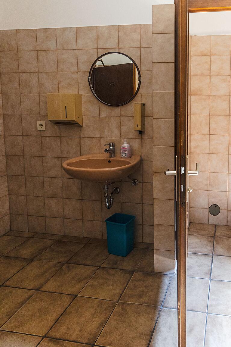 Sie sind ein bisschen in die Jahre gekommen: Die Sanitäranlagen im 'Weißen Bock' sollen saniert werden. Der Gemeinderat hat die Arbeiten bereits vergeben. Los gehen soll es Ende des Jahres.