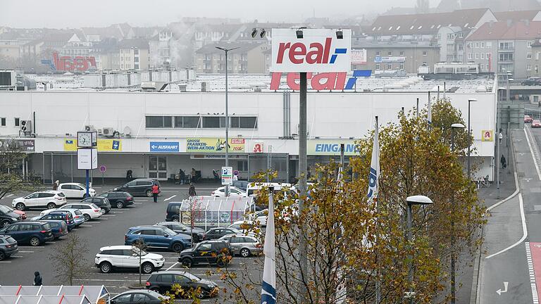 Auch der Real am Europastern in Würzburg wird künftig zum Kaufland werden.