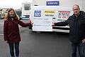 Die NFZ-franken GmbH spendet für die Lebenshilfe Schweinfurt, anstatt Weihnachtsgeschenke an Kunden zu verteilen. Lea Bauer, stellvertretende Leiterin der Heilpädagogischen Tagesstätte der Schweinfurter Franziskus-Schule, freute sich über 1500 Euro, überreicht von Niederlassungsleiter Walter Voit.