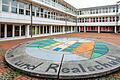 Der Innenhof von Walther-Rathenau-Gymnasium und Realschule in Schweinfurt. Ab September 2023 sollen dort Lehrerinnen und Lehrer verbeamtet werden.