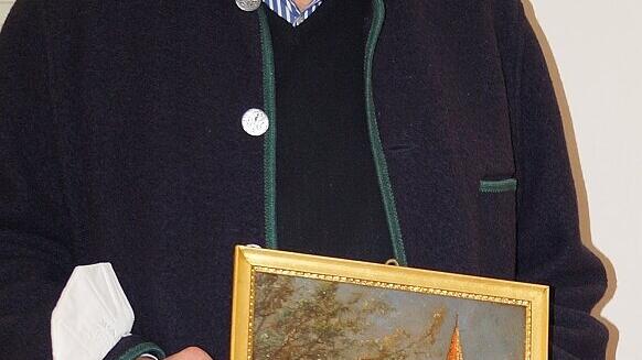 Professor Heinz Volz mit dem zweiten Bild, das der Freundeskreis dem Museum Malerwinkelhaus kürzlich übergeben hat. Damit hat das Marktbreiter Museum nun sechs Roth-Gemälde, in der Ausstellung zum Geburtstag sind zudem weitere Leihgaben zu sehen.