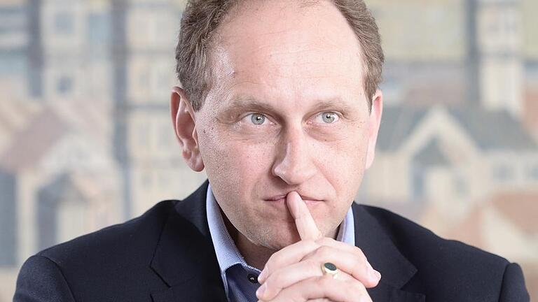 Alexander Graf Lambsdorff im Gespraech mit der Main-Post       -  _