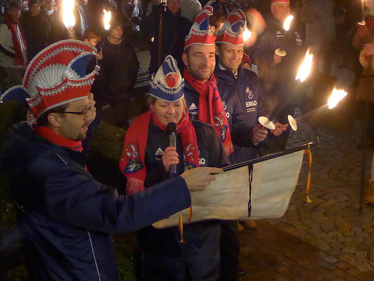 Sandra Hermentin fordert die Macht für König Karneval. Sandra Hermentin fordert die Macht für König Karneval.