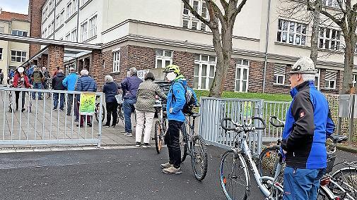 Da die Premiere des Fahrradbasars im letzten Jahr so erfolgreich war, wird es eine Wiederholung im März geben.       -  Da die Premiere des Fahrradbasars im letzten Jahr so erfolgreich war, wird es eine Wiederholung im März geben.