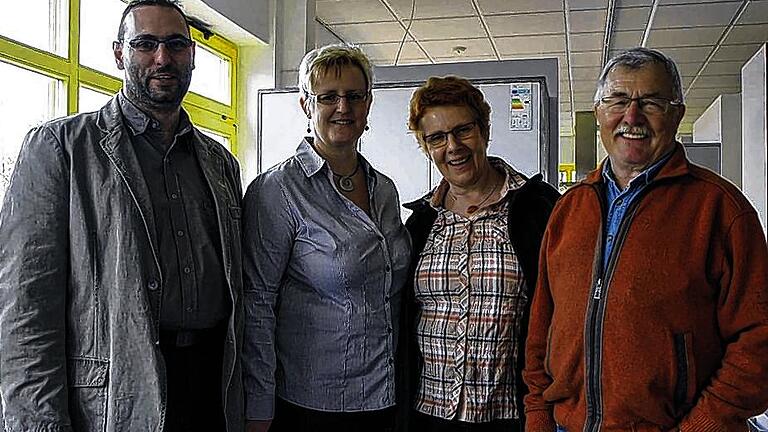 Die Mahrs haben viele treue Kunden: Zwei davon sind Christa und Gerhard Hein (rechts), sie waren auch die allerersten Kunden, als die Mahrs in Stockheim 1998 angefangen hatten. Links das Ehepaar Jürgen und Theresa Mahr.