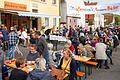 Hunderte kamen zum Straßenfest nach Winterhausen, um ihrem Bäcker Andreas Rother so ihre Solidarität zu zeigen.