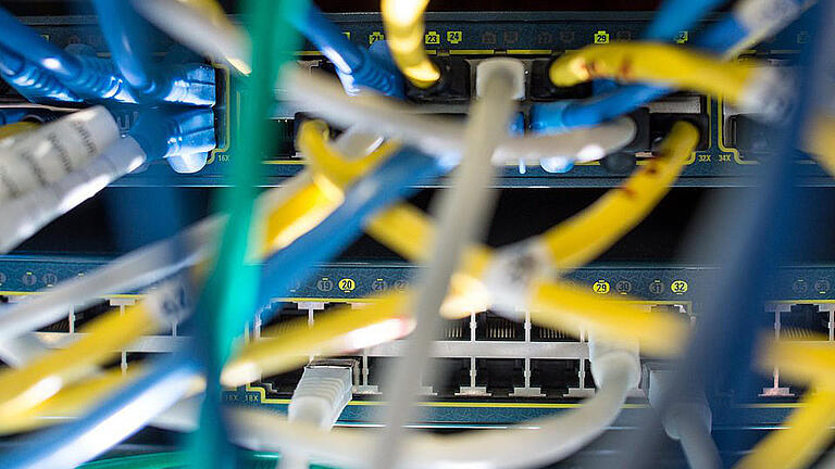 Vorratsdatenspeicherung       -  Der Europäische Gerichtshof hat strenge Regeln für das Speichern persönlicher Kommunikations-Daten festgelegt. Datenschützer sehen ihre Sorgen bestätigt. Foto: Matthias Balk/Symbol