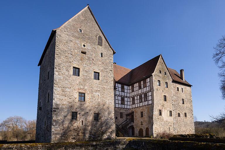 Schloss Brennhausen macht die Wanderung zu einem Erlebnis. Schloss Brennhausen macht die Wanderung zu einem Erlebnis.