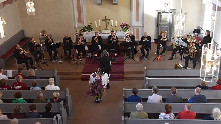 Feinste Musikqualität bot der Reutlinger Bläserkreis unter der Leitung des Partensteiner Dirigenten Simon Amend zum 60. Geburtstag des Partensteiner Posaunenchors.