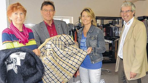 In den Startlöchern: Ende Oktober soll der neue Rotkreuzladen in der Partensteiner Straße in Lohr eröffnet werden. Gisela Schröpfer (von links), Eberhard Sinner, Barbara Thiel und Roland Albus hoffen auf Kleiderspenden und freiwillige Helfer.