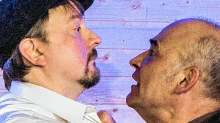 Stephan Ladnar (links) als Matti und Wolfgang Stenglin als Herr Puntila.MARKUS RAKOWSKY