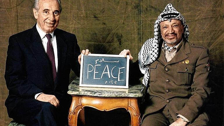 SHIMON PERES 2 August 1923 28 September 2016 was a Polish born Israeli statesman Born Szymon Pe       -  Friedensnobelpreisträger 1994: Schimon Peres und Jassir Arafat