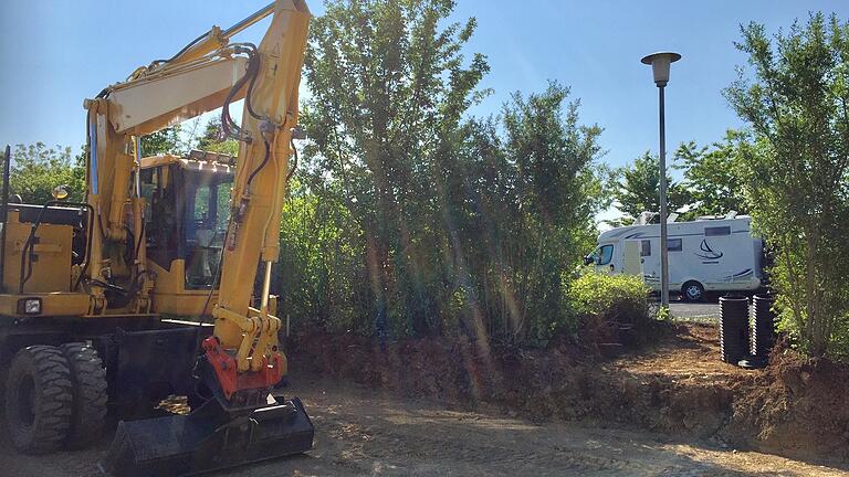 Der Wohnmobilstellplatz in Mellrichstadt wird erweitert. Pünktlich zur Sommerreisezeit stehen dann zehn Stellplätze zur Verfügung. Der Wohnmobilstellplatz in Mellrichstadt wird erweitert. Pünktlich zur Sommerreisezeit stehen dann zehn Stellplätze zur Verfügung. 