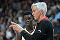 Dennis Schröder und Gordon Herbert.       -  Nicht nur eitel Sonnenschein herrscht bei Basketball-Bundestrainer Gordon Herbert und seinem Spitzenspieler Dennis Schröder.