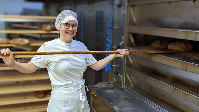 Für Bäckermeisterin Johanna Lenhardt stand schon sehr früh fest, dass sie den elterlichen Betrieb einmal übernehmen will. Für Bäckermeisterin Johanna Lenhardt stand schon sehr früh fest, dass sie den elterlichen Betrieb einmal übernehmen will.