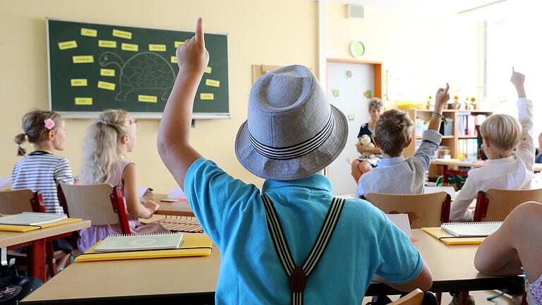 Was in Bayerns Klassenzimmern passiert, wird im Landtag beschlossen. Vorher wird es im Bildungsausschuss diskutiert. Und den Bildungsausschuss leitet nun für die nächsten fünf Jahre ein AfD-Politiker.&nbsp;