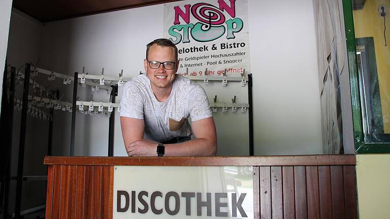 Neulich war bei einer 80er-Party im Non-Stop in Gemünden richtig was los, freut sich Juniorchef Patrick May. Neulich war bei einer 80er-Party im Non-Stop in Gemünden richtig was los, freut sich Juniorchef Patrick May.
