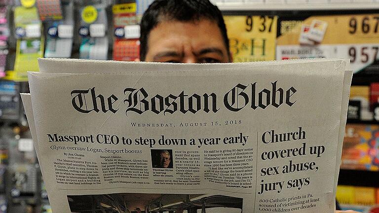 Media counters Trump with #EnemyOfNone campaign       -  Hunderte US-Zeitungen beziehen Position gegen die ständigen Angriffe des US-Präsidenten, sie würden &bdquo;Fake News&ldquo; verbreiten. Zu dem konzertierten Protest aufgerufen hatte der &bdquo;Boston Globe&ldquo;.