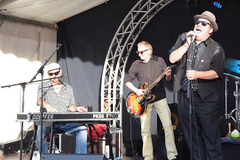 'Ludwig Seuss & Band' sorgten dieses Mal auf dem Marktplatz für Stimmung. 'Ludwig Seuss & Band' sorgten dieses Mal auf dem Marktplatz für Stimmung.