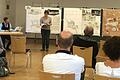 Am Montagabend diskutierten Gewerbetreibende und Anwohner über Details der geplanten Umgestaltung des Gerolzhöfer Marktplatzes.