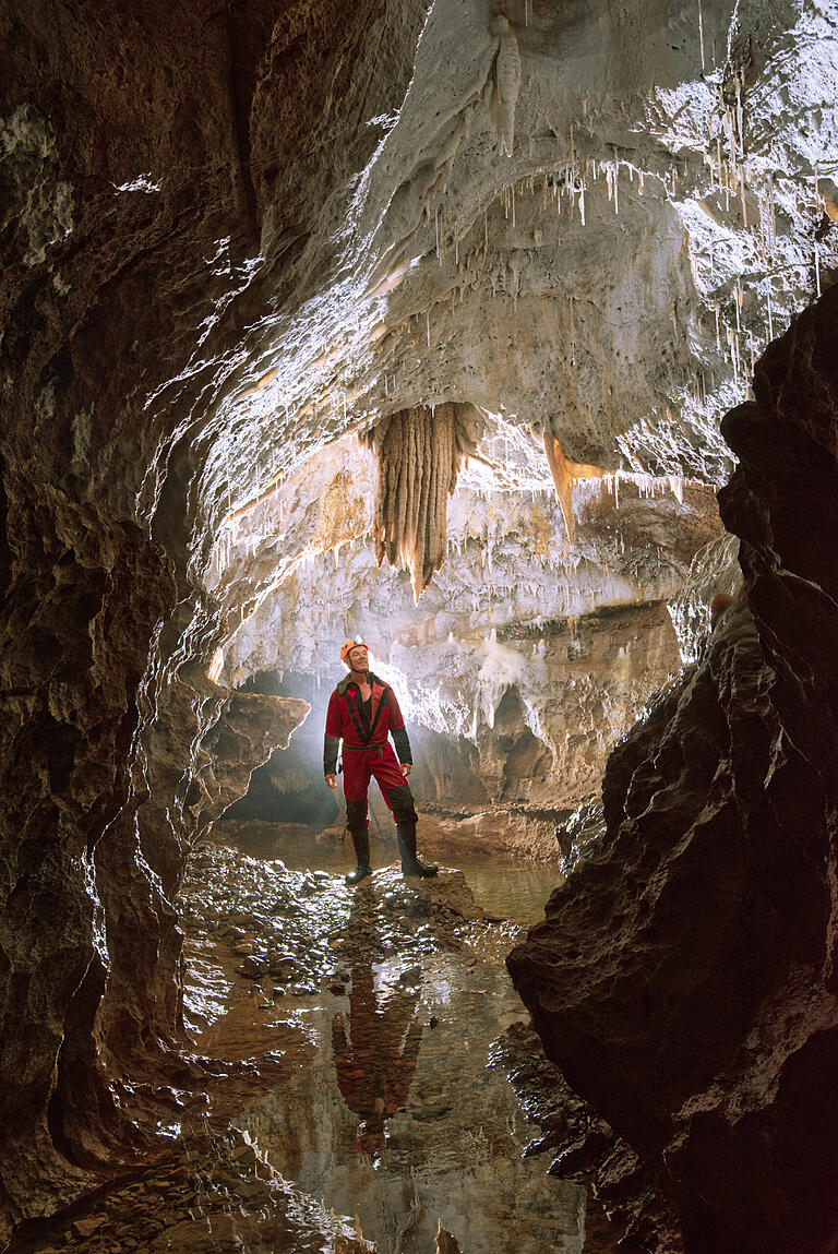 Die „Grotte d'Orquette“ wird nur alle zehn Jahre durch das Abpumpen eines davor liegenden Wasserlaufes zugänglich.