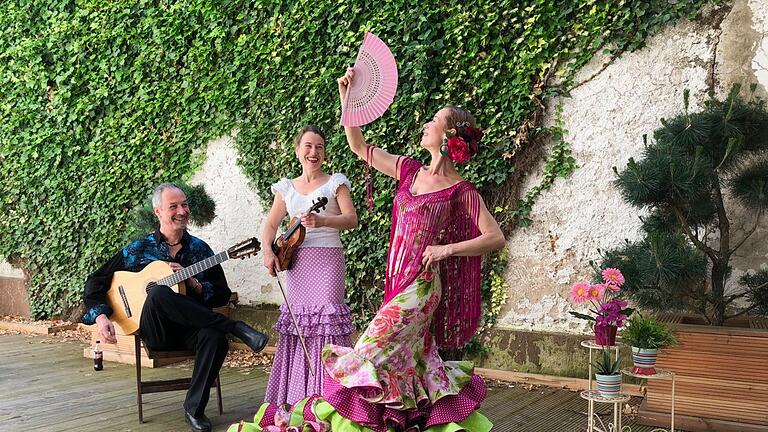 Barbara Puppa Hennerfeind und Erik Weisenberger wollen ihr Publikum mit spanischer Musik unterhalten. Barbara Puppa Hennerfeind und Erik Weisenberger wollen ihr Publikum mit spanischer Musik unterhalten.