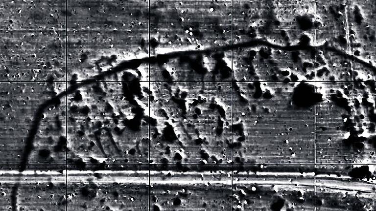 Ein Wall, Häuser, Gruben, freie Plätze: Ausschnitt des Magnetogramms der bandkeramischen Siedlung Wipfeld, das der Geophysiker Jörg Faßbinder vom Bayerischen Landesamt für Denkmalpflege erstellt hat. Ein Wall, Häuser, Gruben, freie Plätze: Ausschnitt des Magnetogramms der bandkeramischen Siedlung Wipfeld, das der Geophysiker Jörg Faßbinder vom Bayerischen Landesamt für Denkmalpflege erstellt hat.