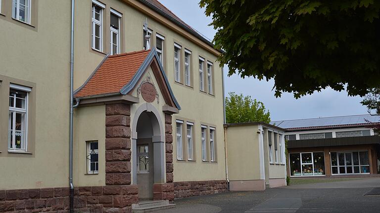 Hat einen besonderen Charme: das Schulgebäude der Henneberg-Grundschule in Garitz aus dem Jahr 1906. Hat einen besonderen Charme: das Schulgebäude der Henneberg-Grundschule in Garitz aus dem Jahr 1906.