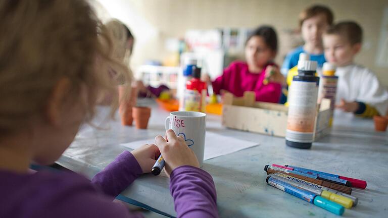 Kinder in der schulischen Ganztagsbetreuung und im Kindergarten (sofern sie länger da sind) müssen mittags auch etwas essen. Die Stadt möchte wegen der angespannten Haushaltslage aber nur noch 25 Prozent Zuschuss leisten.       -  Kinder in der schulischen Ganztagsbetreuung und im Kindergarten (sofern sie länger da sind) müssen mittags auch etwas essen. Die Stadt möchte wegen der angespannten Haushaltslage aber nur noch 25 Prozent Zuschuss leisten.