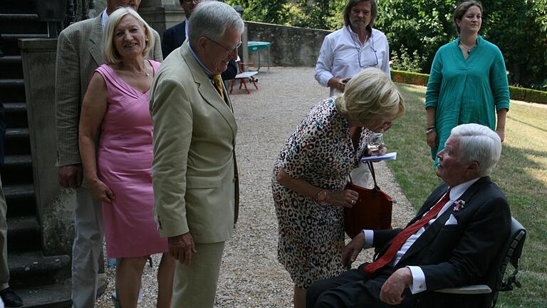 Glückwünsche zum 90.Geburtstag: Mit einem Dankgottesdienst und anschließendem Empfang feierte Albrecht Fürst zu Castell-Castell seinen 90. Geburtstag.