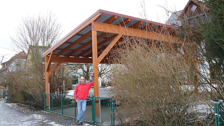 Michael Barthel soll den von ihm ohne schriftliche Genehmigung errichteten Carport am Mühlenweg in Marktheidenfeld wieder abreißen. Gegen das angedrohte Zwangsgeld hat er Klage eingereicht. Nun will Barthel die Aufhebung des Bebauungsplans 'Birken III' erreichen. Michael Barthel soll den von ihm ohne schriftliche Genehmigung errichteten Carport am Mühlenweg in Marktheidenfeld wieder abreißen. Gegen das angedrohte Zwangsgeld hat er Klage eingereicht. Nun will Barthel die Aufhebung des Bebauungsplans 'Birken III' erreichen.