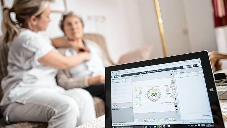 Halle stellt Modellprojekt zur Telemedizin vor - Telemedizin wird immer wichtiger, wenngleich sie den direkten Kontakt zwischen Arzt und Patient nicht ganz ersetzen kann.Foto: Marius Becker/DPA Halle stellt Modellprojekt zur Telemedizin vor - Telemedizin wird immer wichtiger, wenngleich sie den direkten Kontakt zwischen Arzt und Patient nicht ganz ersetzen kann.Foto: Marius Becker/DPA