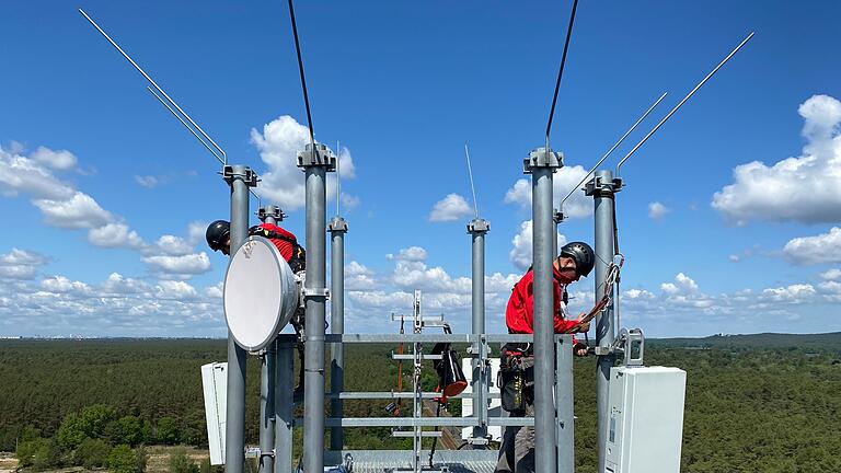 5G-Antennen       -  Bei den Regeln für die 5G-Auktion 2019 wurde nach einem Urteil des Verwaltungsgerichtes Köln gekungelt. (Symbolbild)