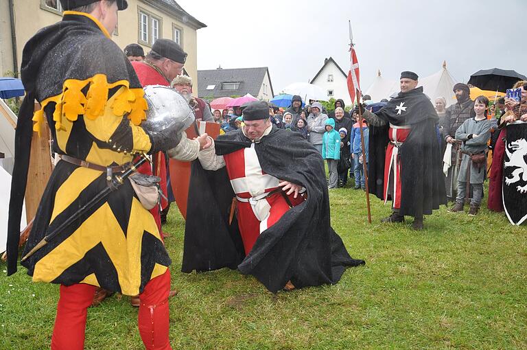 Ritter Harald von Wolfsthal nach dem Ritterschlag. Ritter Harald von Wolfsthal nach dem Ritterschlag.