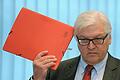 Frank-Walter Steinmeier       -  SPD-Fraktionschef Steinmeier sieht sich mit Plagiatsvorwürfen konfrontiert. Nun bittet der Politiker die Uni Gießen um Aufklärung. Foto: Soeren Stache/Archiv