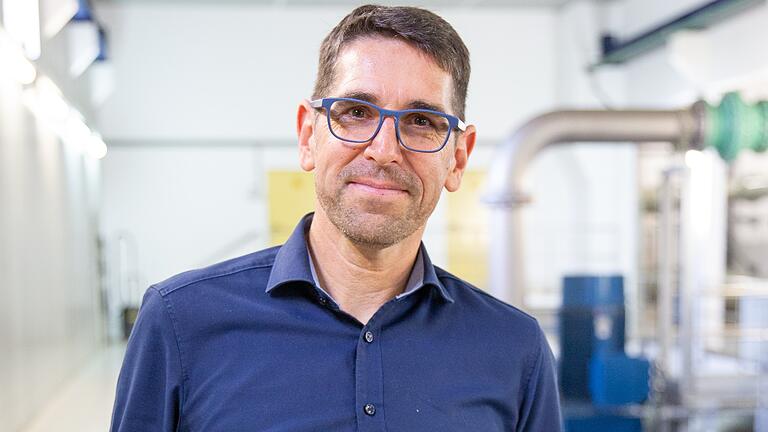 Hermann Löhner, Werkleiter der Fernwasserversorgung Franken (FWF), im Wasserwerk in Sulzfeld.