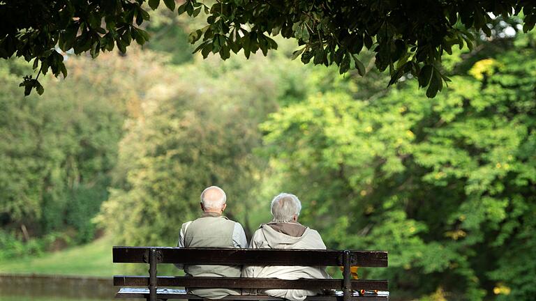 Rentner       -  Bei der Rente und dem Bürgergeld gelten im Einzelfall Ausnahmen.