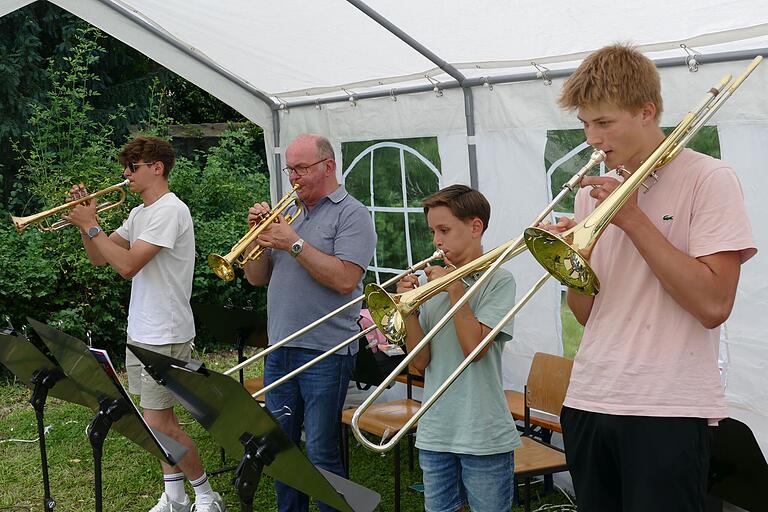 Die Blechbläser unterhielten mit spritziger Musik.