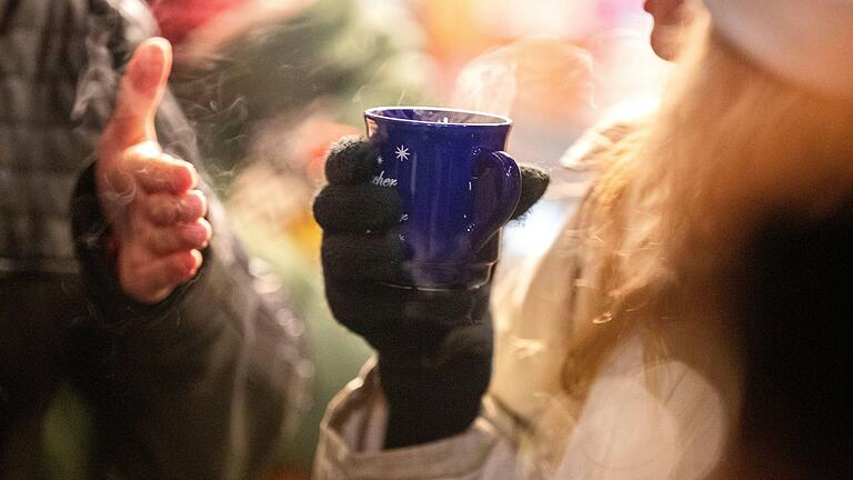 Heißer Glühwein dürfte auch beim Hüttenzauber in Bad Brückenau beliebt sein. Heißer Glühwein dürfte auch beim Hüttenzauber in Bad Brückenau beliebt sein.