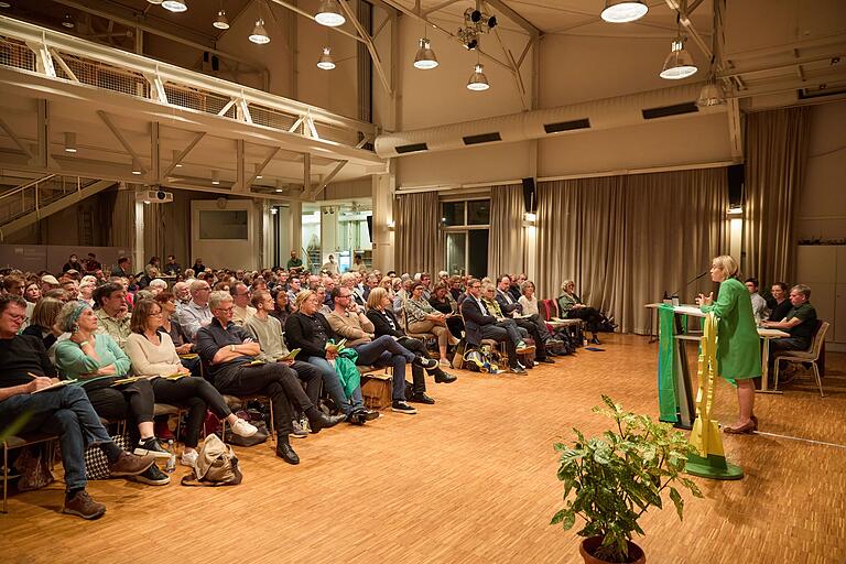 Volles Haus bei den Grünen: 207 Stimmberechtigte sind zur Nominierungsversammlung der Grünen ins Felix-Fechenbach-Haus gekommen. Volles Haus bei den Grünen: 207 Stimmberechtigte sind zur Nominierungsversammlung der Grünen ins Felix-Fechenbach-Haus gekommen. 
