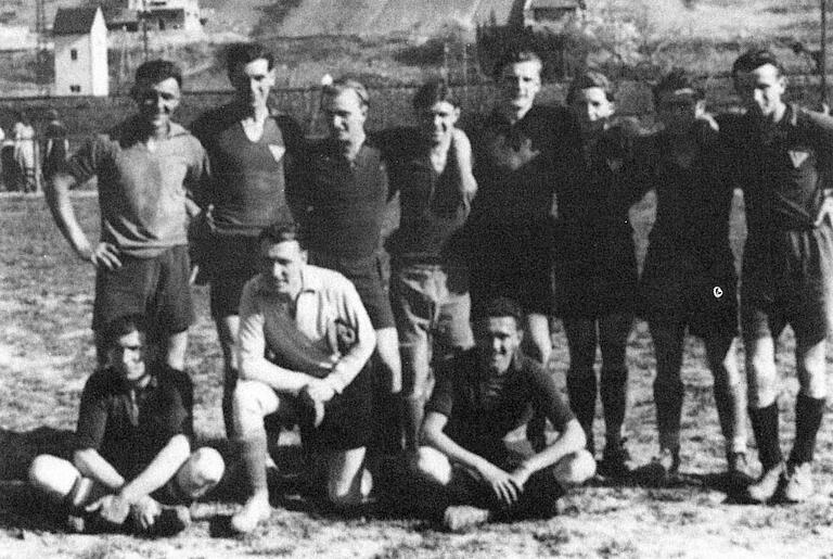 Erste Mannschaft 1949. Erste Mannschaft 1949.