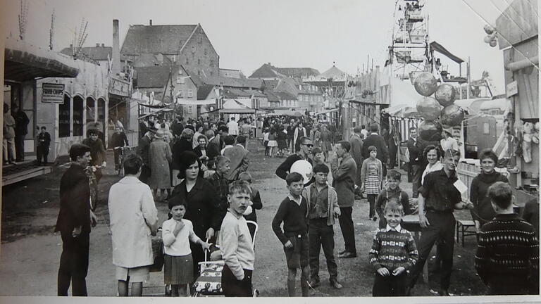 Viel los war früher beim Heimat- und Schützenfest auf dem Festplatz Gries. Viel los war früher beim Heimat- und Schützenfest auf dem Festplatz Gries.