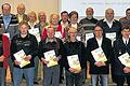 Die Inhaber der Bayerischen Ehrenamtskarte in Gold wurden im Landratsamt in Haßfurt mit der Dankurkunde des Landkreises ausgezeichnet: Unsere Bilder zeigen die Geehrten (oben) aus Breitbrunn Schönbrunn, Ebern, Dippach und Gädheim, (Mitte) aus Pfarrweisach, Treinfeld, Kreuzthal, Untertheres, Sand und Zeil, (unten) aus Ebern, Haßfurt, Hofheim, Pettstadt, Knetzgau, Königsberg, Dörflis und Theinheim, jeweils mit Landrat Rudolf Handwerker (rechts) und Monika Strätz-Stopfer, Leiterin des Koordinierungszentrums Bürgerschaftliches Engagement am Landratsamt (links).