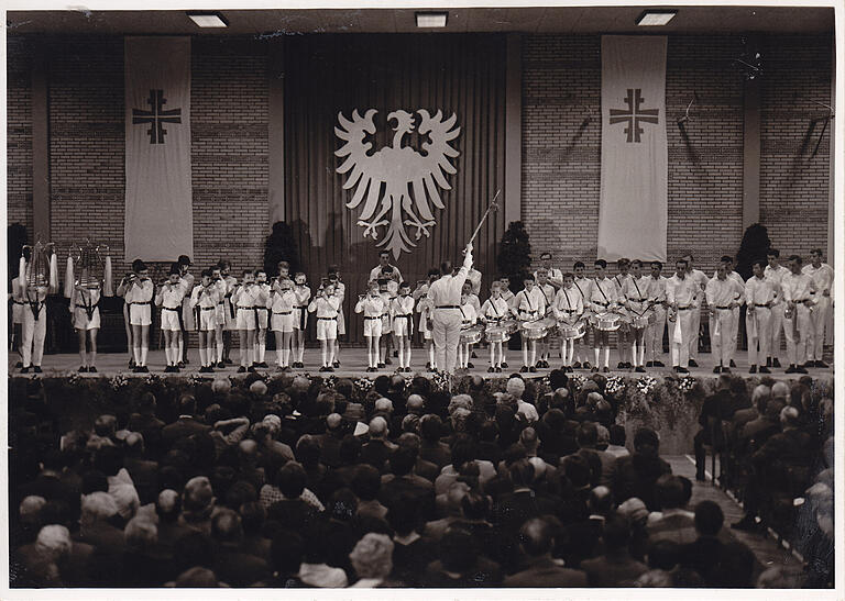 In Lauf gewann der Grettstadter Spielmannszug mit über 50 Aktiven unter Leitung von Hans Salomon die Nordbayerische Meisterschaft der Spielmannszüge.