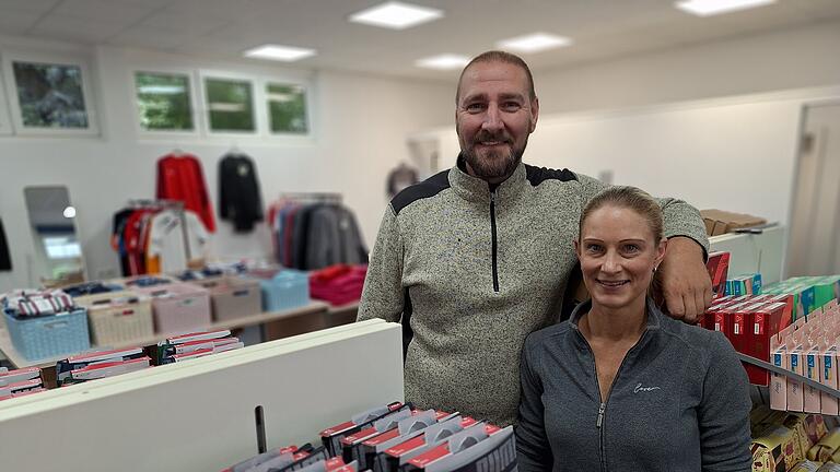 Unterwäsche-Outlet: Geschäft in Bad Brückenau - Melanie Birger und Carsten Schneider öffnen in den früheren Räumen des Friseursalons Hamelmann ihren Unterwäsche-Outlet. Unterwäsche-Outlet: Geschäft in Bad Brückenau - Melanie Birger und Carsten Schneider öffnen in den früheren Räumen des Friseursalons Hamelmann ihren Unterwäsche-Outlet.